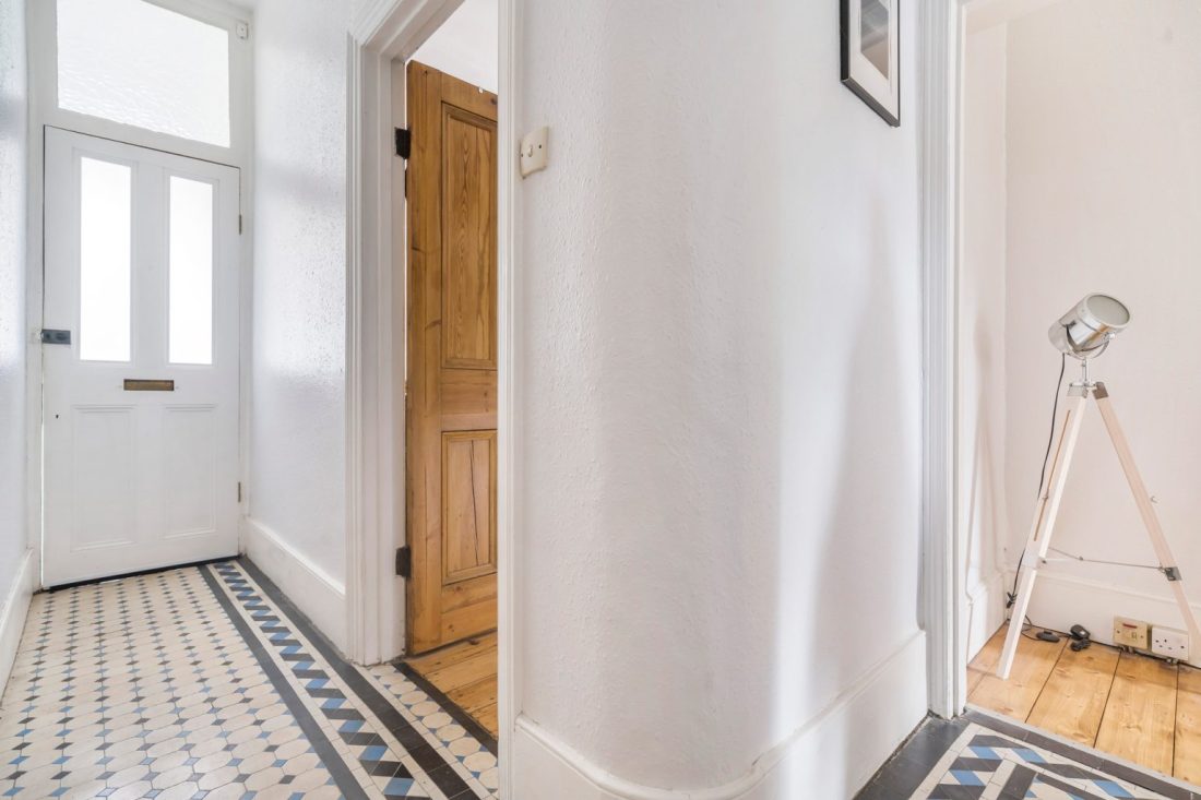 Hallway photo NicheCom